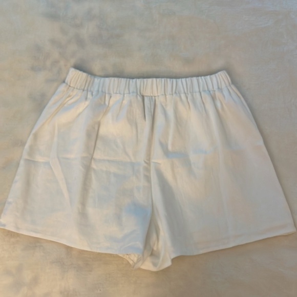 3 for $25! Women's White Ruffle Shorts‎ - Picture 3 of 4